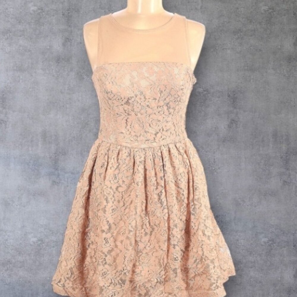 Inspire‎ Me Dress Sz 3 Lace fitted sleeveless Dress Cream Sz small